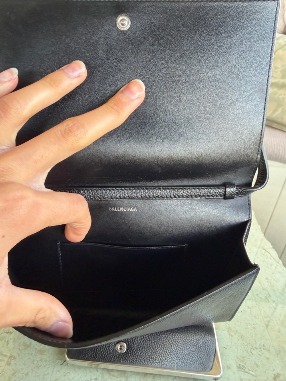 Like 🆕 Balenciaga Crossbody Bag💝💝💝 - Picture 3 of 7